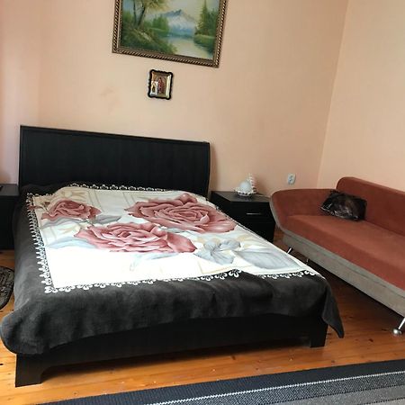 Guest House In Drachino Свалява Екстериор снимка