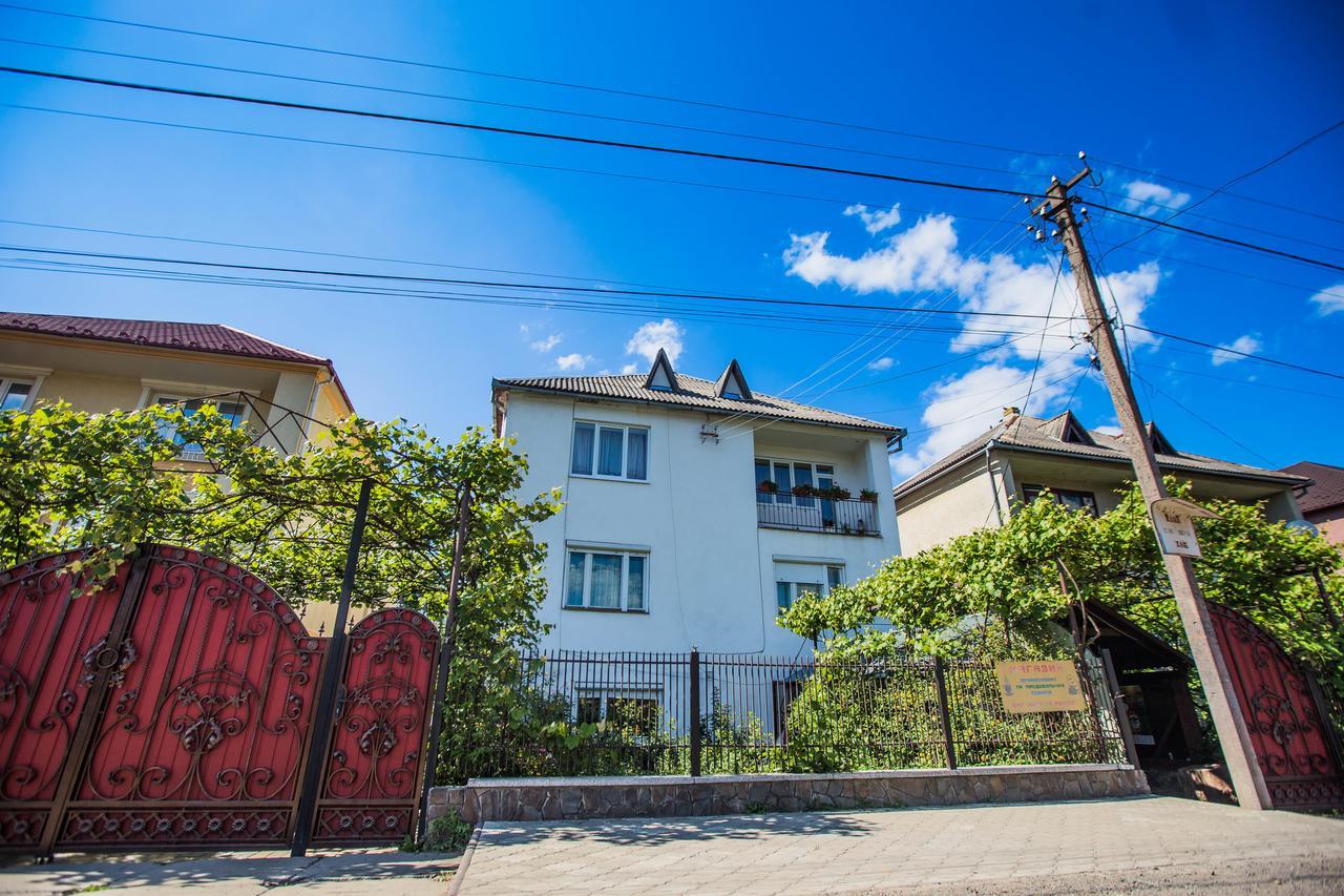 Guest House In Drachino Свалява Екстериор снимка