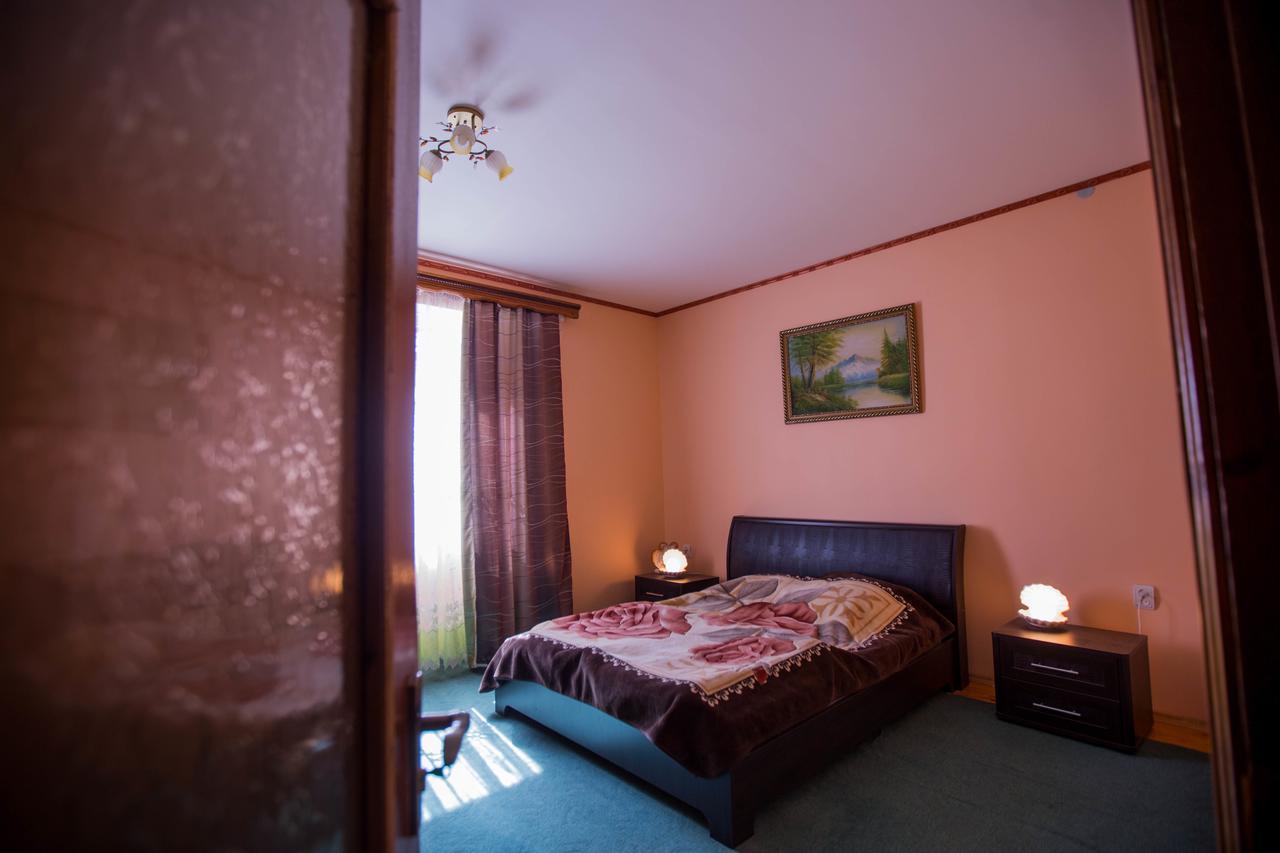 Guest House In Drachino Свалява Екстериор снимка